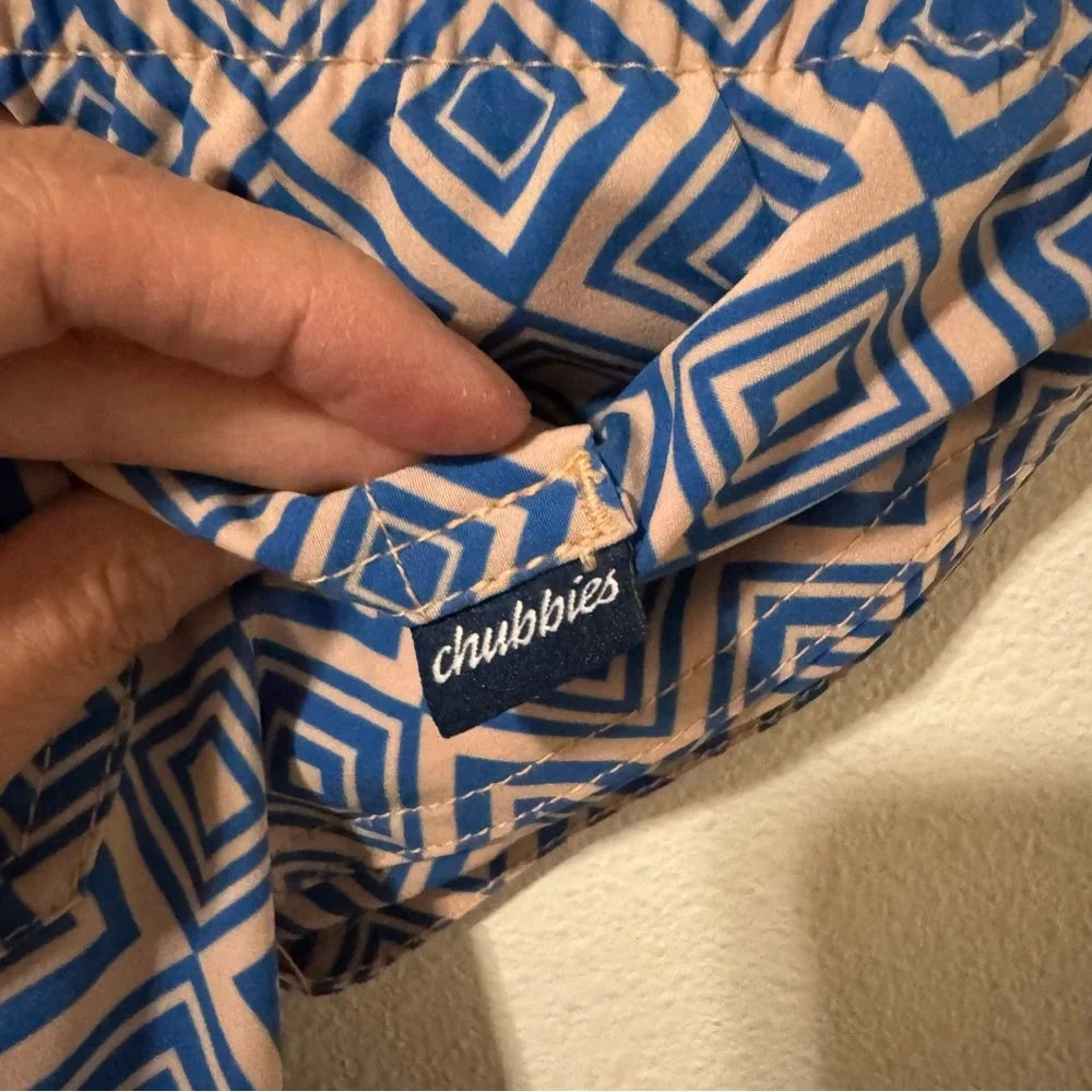 Chubbies Geometric Print 5.5” Swim Trunks Blue Pink Lined Beach-Medium
